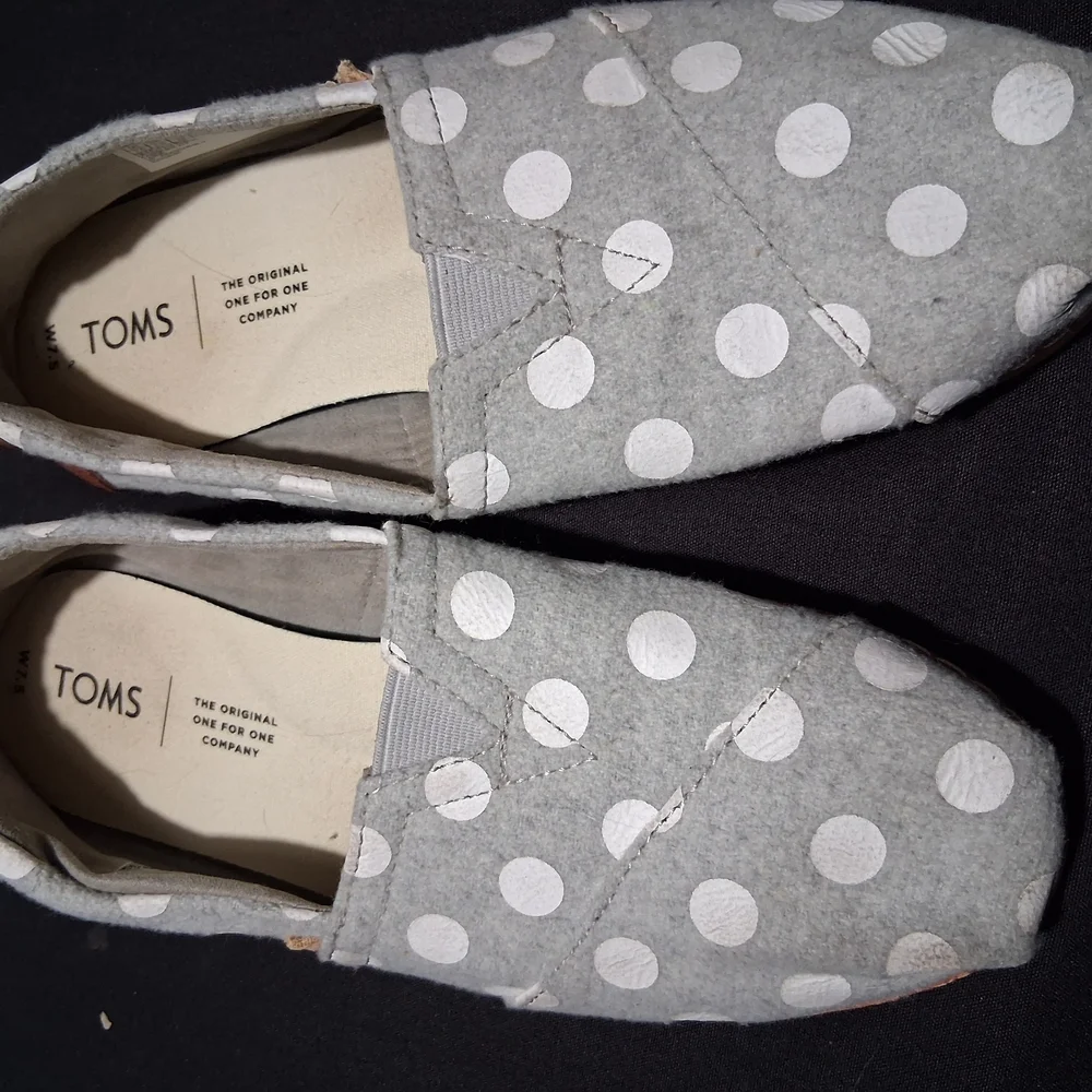 Toms Gray and White Polka Dot Flats - Picture 2 of 8